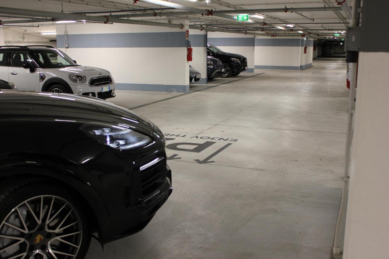J44 Lifestyle Hotel Lido di Jesolo Luaran gambar The car park at the new terminal