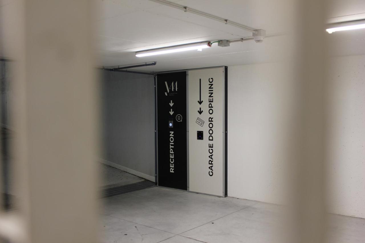 J44 Lifestyle Hotel Lido di Jesolo Luaran gambar Automatic door