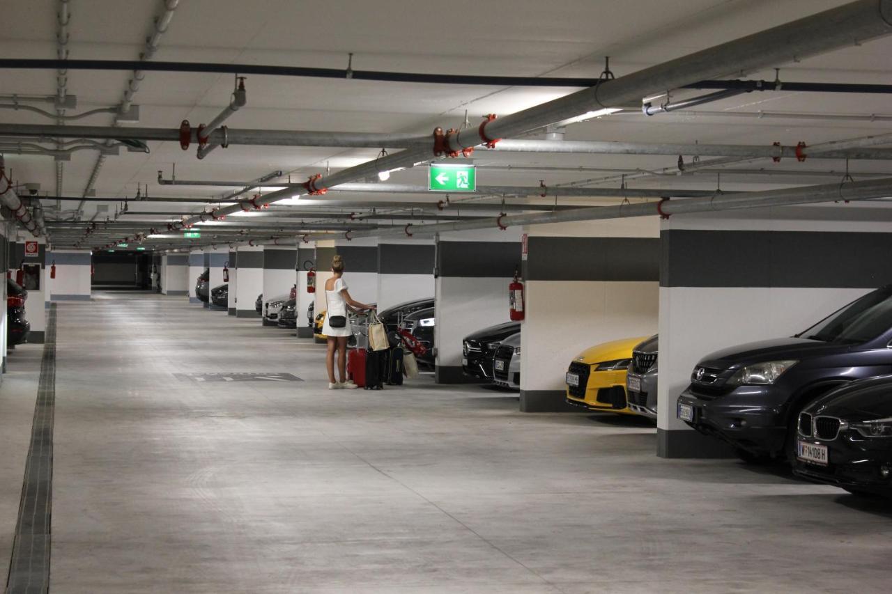 J44 Lifestyle Hotel Lido di Jesolo Luaran gambar The underground car park