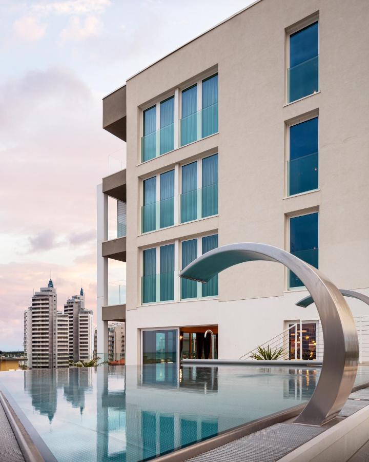 J44 Lifestyle Hotel Lido di Jesolo Luaran gambar The Infinity Pool at The Ivy