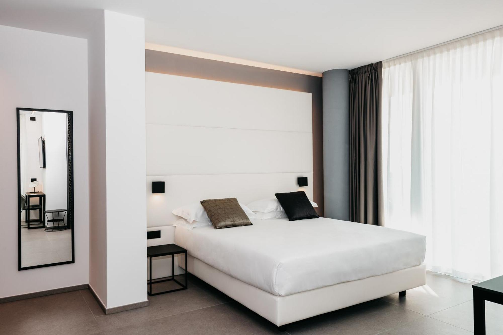 J44 Lifestyle Hotel Lido di Jesolo Luaran gambar A room at the hotel